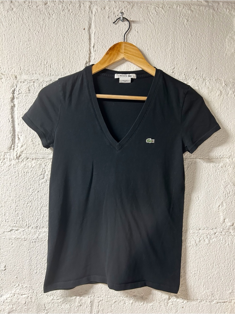 Lacoste Women’s V-neck Soft Cotton Black T-shirt Slim Fit Sz. 34/XS EUC
